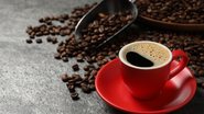 Quase 90% da produção brasileira de cafés especiais é exportada para fora. - Imagem: Liudmila Chernetska / iStock