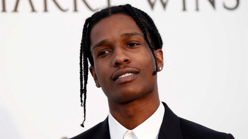 O rapper ASAP Rocky possui um dos cabelos mais usados do ano de 2023. - Imagem: Reprodução