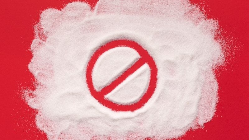 O aspartame passará a ser considerado cancerígeno a partir de 14 de julho. - Imagem: Prostock-Studio/iStock