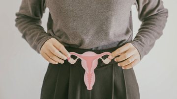 Novo estudo aponta bactéria como causa de endometriose. - Imagem: Sewcream / iStock