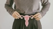 Novo estudo aponta bactéria como causa de endometriose. - Imagem: Sewcream / iStock