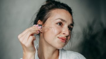 Descubra quais são os segredos de skincare das famosas! - Imagem: Aleksandra Shamonina/iStock