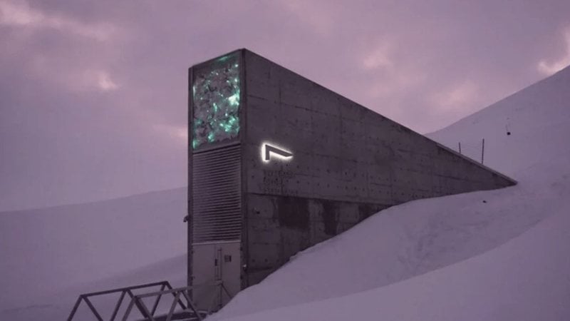 Svalbard Global Seed Vault, localizado em uma ilha isolada ao norte da Noruega. - Imagem: Reprodução/ CropTrust