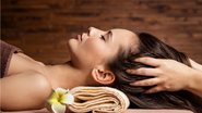 A massagem capilar possui inúmeros benefícios para a saúde. - Imagem: ValuaVitaly / iStock