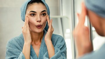 A yoga facial pode proporcionar diversos benefícios que vão além da estética. - Imagem: Seb_ra/iStock