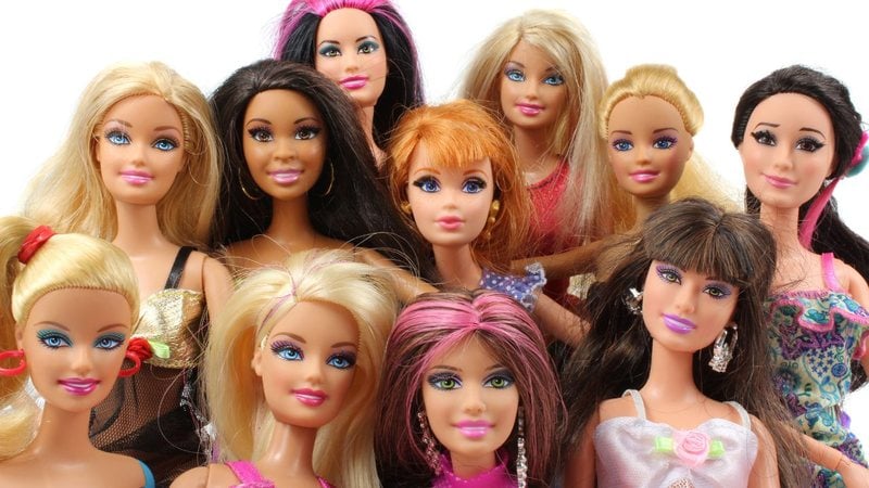 Além de brinquedo, a boneca Barbie é um símbolo de homenagem. - Imagem: Fieldwork/iStock