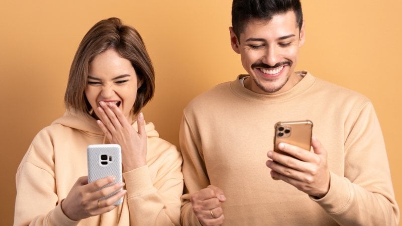 O humor é um ótimo artifício para iniciar uma conversa. - Imagem: Vergani_Fotografia/iStock