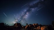 Chuva de estrelas cadentes bilha no céu de agosto - Imagem: Freepik