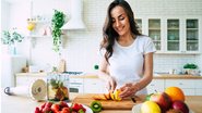 Para ter uma alimentação saudável não precisa de grandes recursos ou modificações. - Imagem: Povozniuk / iStock