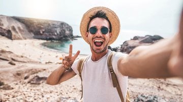 Areia, céu, mar e sol! Tem coisa melhor que a praia? - Imagem: Kar-Tr/iStock