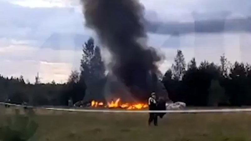 Momento da queda do avião que tinha Yevgeny Prigojin como passageiro - Foto: Reprodução/Redes sociais