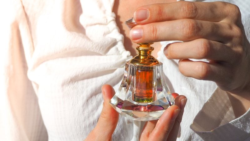 O perfume é um dos principais itens do mundo da beleza. - Imagem: Stanislav Sablin/iStock