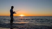 Os pescadores são uma ótima fonte de piadas. - Imagem: OcusFocus/iStock