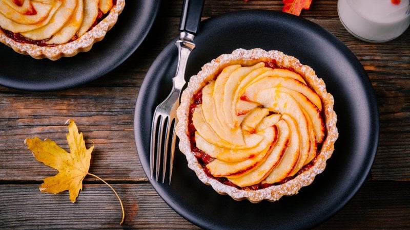 Confira a melhor receita de Tarte Tatin de maçã com caramelo salgado. - Imagem: wmaster890 / iStock