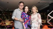 Larissa Manoela ao lado dos pais, Suzana Taques e Gilberto Elias - Foto: Reprodução/Instagram