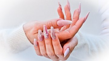 As unhas bailarinas combinadas com outros estilos ficam belíssimas. - Imagem: Pmmart/iStock