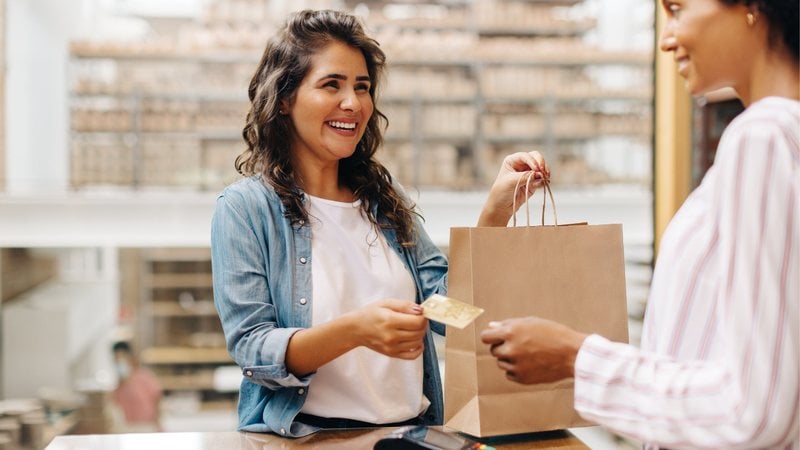 O cliente é a principal razão de um negócio existir. - Imagem: JLco - Julia Amaral/iStock