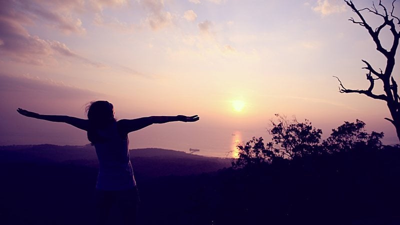 Uma mensagem de bom dia com Deus é capaz de mudar tudo. - Imagem: Lzf/iStock