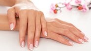 Se você quer decorar as suas unhas sem ter trabalho, confira essas inspirações! - (Imagem: Foremnlakowski / iStock)