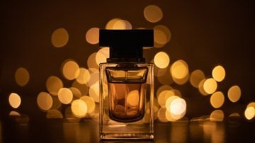 Os preços desses perfumes vão deixar você de cabelo em pé. - (Imagem: Yulia Naumovich / iStock)