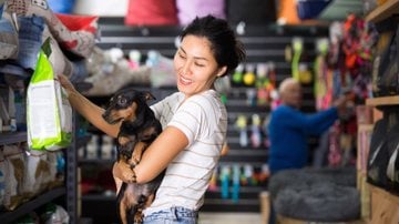 O pet shop é o lugar ideal para comprar tudo que seu pet precisa. - imagem: JackF/iStock