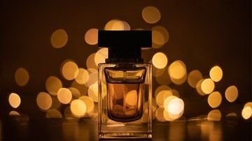 Poucas coisas são tão envolventes quanto um bom perfume! - Imagem: Yulia Naumovich/iStock