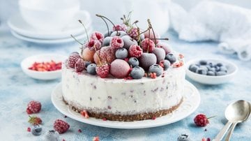 O sorvete é versátil e pode ser usado em uma grande quantidade de sobremesas deliciosas. - (Imagem: Anna_Shepulova / iStock)