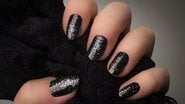 As unhas decoradas pretas são uma aposta segura para estar sempre deslumbrante! - (Imagem: baiajaku / iStock)