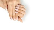 Unhas nude decoradas são sinônimo de elegância e sofisticação. - Imagem: Nature/iStock