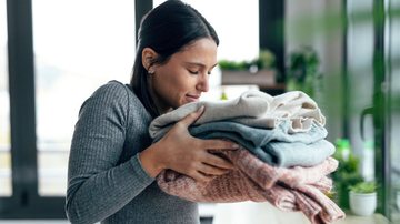 As roupas cheirosas fazem qualquer pessoa feliz. - nensuria /iStock