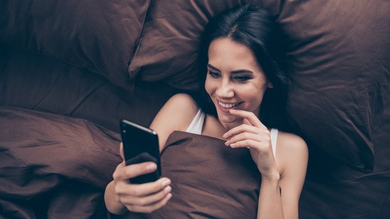 Essas frases podem ajudar você a conquistar o crush. - (Deagreez / iStock)