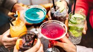 Confira qual drink combina com o seu signo e faça uma escolha assertiva na hora de experimentar. - (Imagem: ViewApart / iStock)