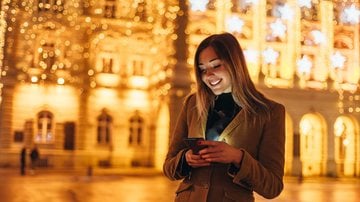 Comentar na foto do crush é maravilhoso para deixar claras suas intenções. - Zamrznutitonovi/iStock