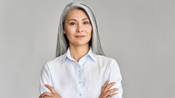 No ambiente de trabalho, é necessário cautela nas roupas, perfume e penteado. - Insta_photos/iStock