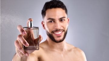 Essas opções de perfumes importados podem ajudar você a ficar ainda mais atraente gastando pouco. - (Imagem: PeopleImages / iStock)