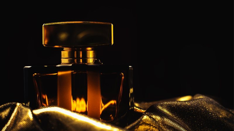 Os perfumes são ótimos aliados para quem está em busca de um ar mais sofisticado. - Imagem: Martyna87/iStock