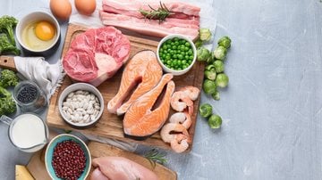 Um almoço rápido e delicioso é tudo o que a gente quer durante semana! - imagem: bit245/iStock