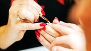 Unhas curtas têm seu charme, no entanto, algumas mulheres preferem elas mais longas. - Imagem: vladimir_n/iStock