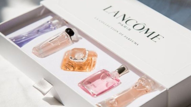 Os frascos também fazem parte da elegância de um perfume. - Reprodução/ Lancôme