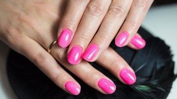 Confira essas inspirações incríveis para as suas unhas. - SimoneN/ iStock