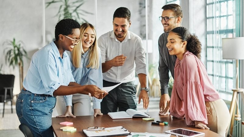 Liderar é uma ação, além das palavras. - Imagem: Paperkites/iStock