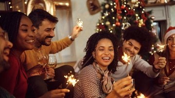 Curta ainda mais os feriados de fim de ano com essas mensagens carinhosas. - Drazen Zigic/ iStock