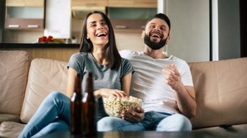 Filmes de comédia são os queridinhos de muita gente. - Imagem: Povozniuk/iStock