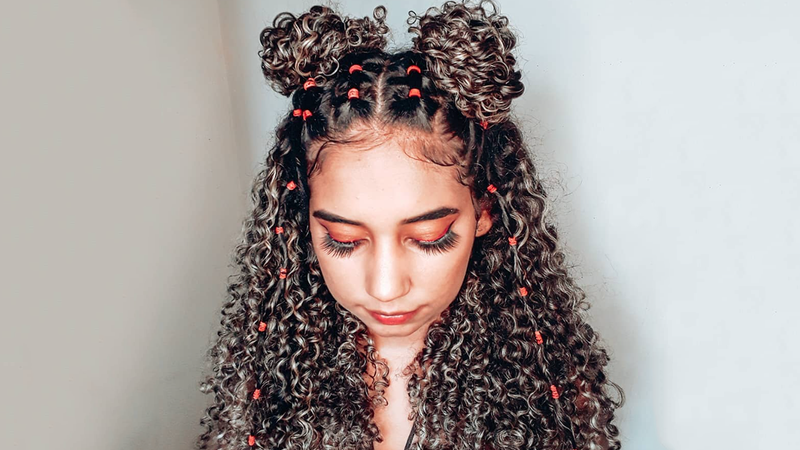 Os elásticos para cabelo podem ajudar a transformar o seu visual. - Reprodução/Instagram/@gleysekellee