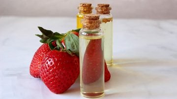 Perfumes com aroma de morango que você precisa usar. - Margarita Mechenko / istock