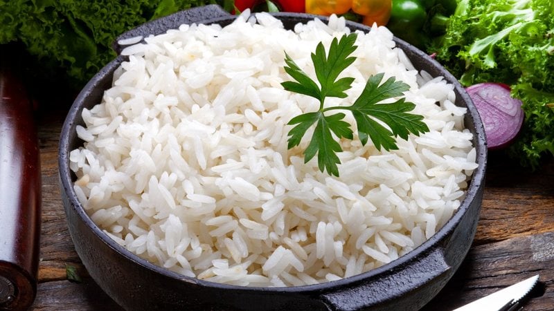 O arroz é uma delícia de diferentes maneiras. - Imagem: RibeiroRocha/iStock