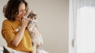 Gatos são cheios de charme e signifcado. - Imagem: Olezzo/iStock