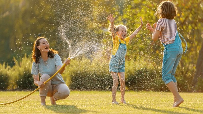 Refresque as crianças e as divirta ao mesmo tempo! - Choreograph/ iStock