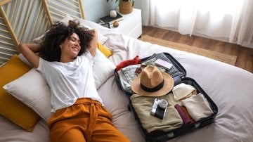 Existem coisas que são essenciais para uma mala de viagem de verão. - Daniel de la Hoz/ iStock