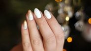 Essas inspirações de unhas brancas vão encantar você. - Kseniia Barlit/ iStock